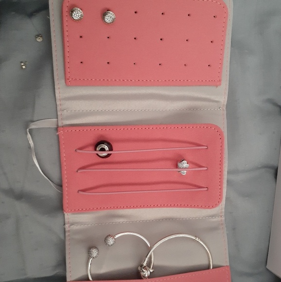 Pandora wristlet and jewelry organizer set. - Picture 4 of 8